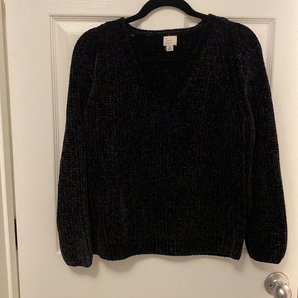 Chenille v neck black sweater